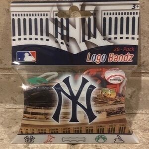 MLB- New York Yankees logo bands